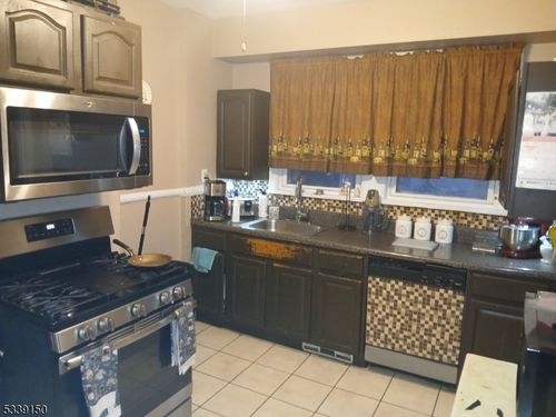 20 Rockland Ter, Newark, NJ, 07106-1704 | Card Image