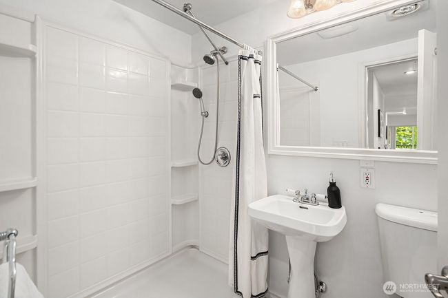 APT-106 - 12439 Ne Totem Lake Way, Condo with 1 bedrooms, 2 bathrooms and 2 parking in Kirkland WA | Image 14