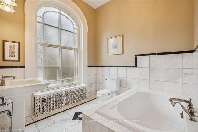 30 South St W, House other with 6 bedrooms, 4 bathrooms and 7 parking in Dundas ON | Image 30
