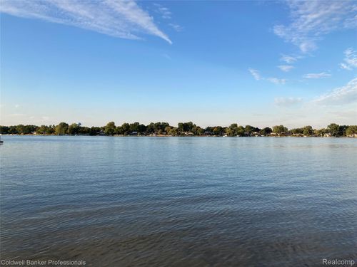 3436 Adams Shore Dr, Waterford, MI, 48329-4202 | Card Image