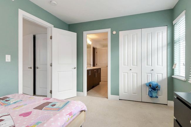 10499 Mceachern St, House other with 4 bedrooms, 4 bathrooms and 4 parking in Maple Ridge BC | Image 15