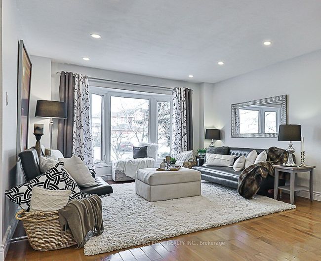 724 Barnes Cres, House other with 5 bedrooms, 4 bathrooms and 6 parking in Oshawa ON | Image 5