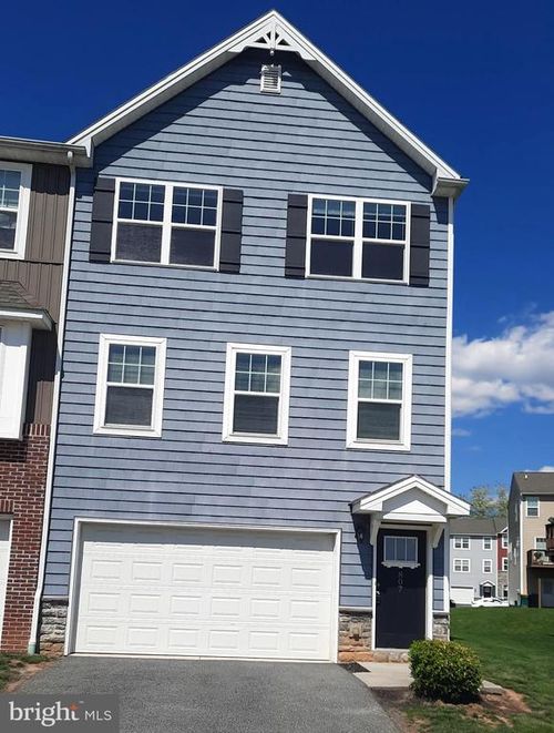 807 Schooner Ln, MECHANICSBURG, PA, 17050-2872 | Card Image