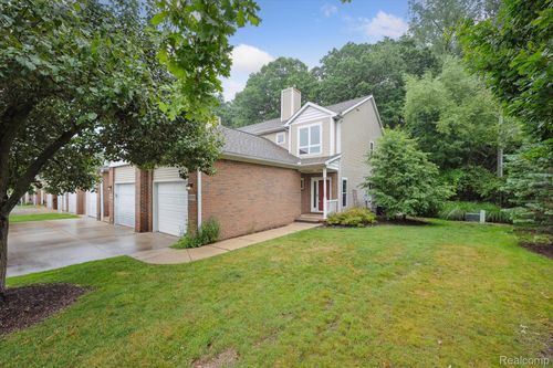 5585 Woodruff Shore Dr, Brighton, MI, 48116-8380 | Card Image