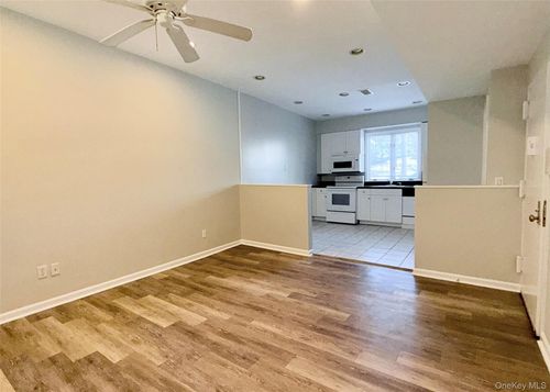 2a-142 W Boston Post Rd, Mamaroneck, NY, 10543-3605 | Card Image