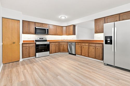 1s-1025 S Fernandez Ave, Arlington Heights, IL, 60005-3000 | Card Image