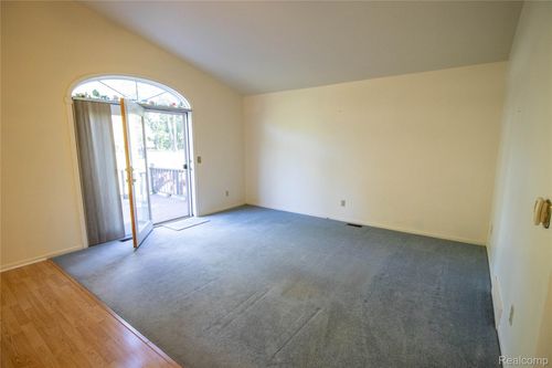 11655 Hawthorne Glen Dr, Grand Blanc, MI, 48439-1378 | Card Image