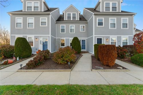 704-704 Fairway Dr, Middletown, RI, 02842-4584 | Card Image