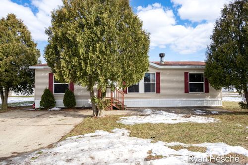 82-360 E Tuttle Rd, Ionia, MI, 48846-8614 | Card Image