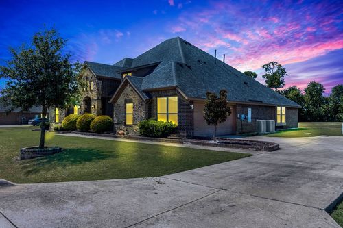 1111 Yukon Blvd, Waxahachie, TX, 75167-1201 | Card Image