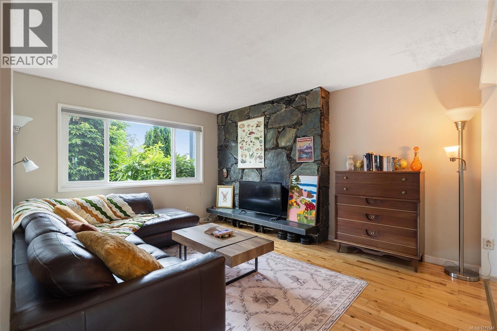 Residential in Esquimalt 4