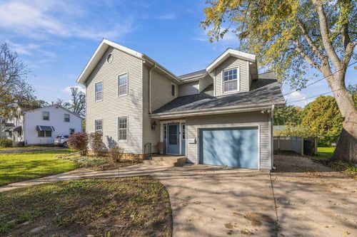 418 S Whiton St, Whitewater, WI, 53190-1748 | Card Image