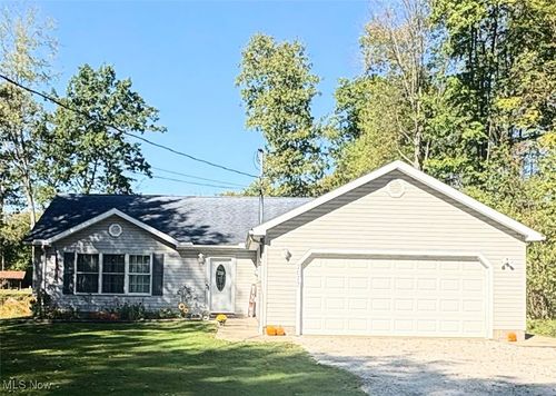 2073 S Park Ln, Roaming Shores, OH, 44084-9628 | Card Image