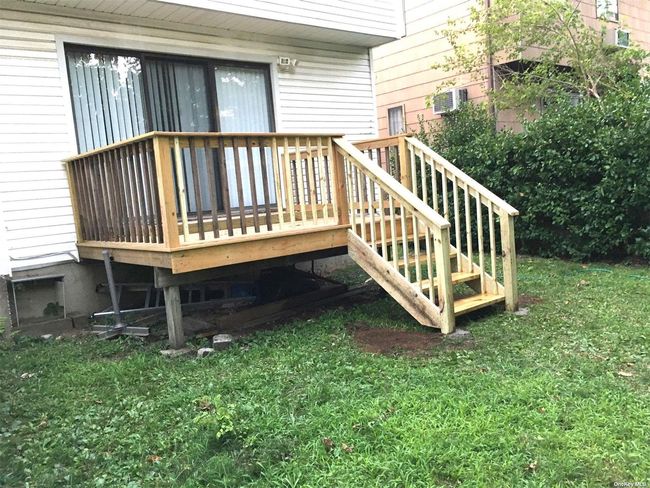 Deck/backyard | Image 18