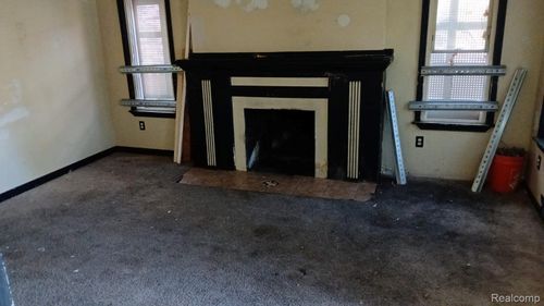 9437 Beaconsfield St, Detroit, MI, 48224-2849 | Card Image