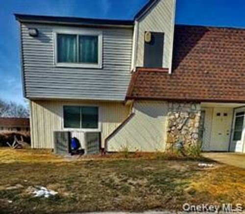 141-141 Pointe Cir N, Coram, NY, 11727-1537 | Card Image