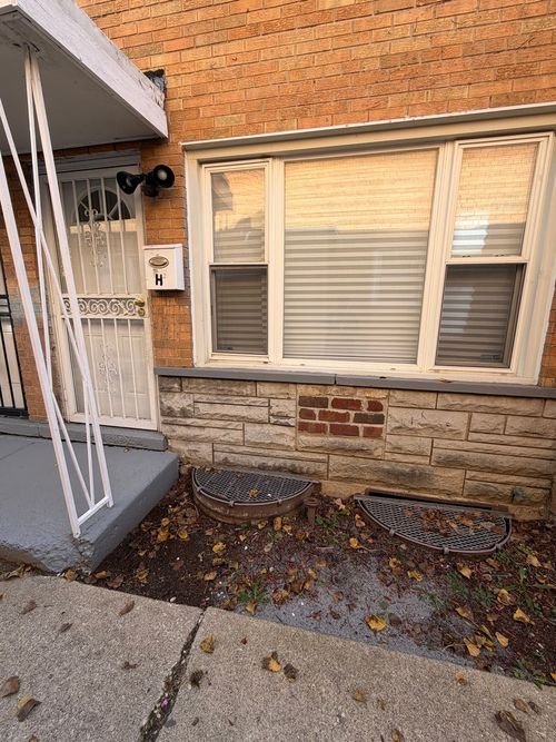 h-7011 S East End Ave, Chicago, IL, 60649-2960 | Card Image