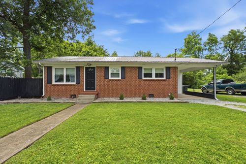 226 N Pine St, Hohenwald, TN, 38462-1324 | Card Image