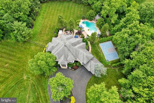 100 E Holland Rd, HOLLAND, PA, 18966-2373 | Card Image