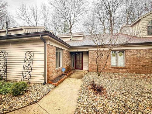 4 Boulder Ct, Nappanee, IN, 46550-1136 | Card Image