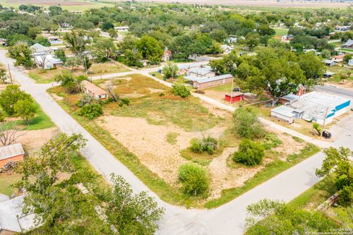 718 N San Antonio St, Sabinal, TX, 78881 | Card Image
