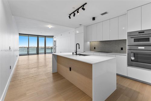 2905-700 Ne 24th St, Miami, FL, 33137-5508 | Card Image