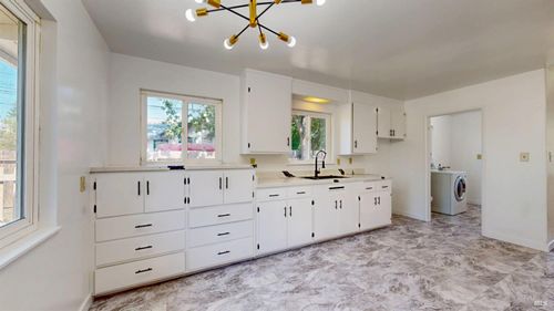 592 South Ave, Santa Rosa, CA, 95407-7443 | Card Image