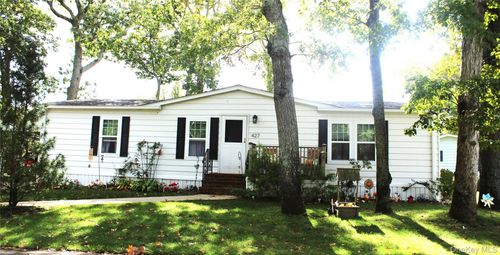 427-1661 Old Country Road, Riverhead, NY, 11901 | Card Image