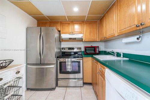apt-501-9310 Fontainebleau Blvd, Miami, FL, 33172-4602 | Card Image