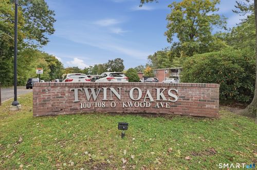 t4-108 Oakwood Ave, West Hartford, CT, 06119-2181 | Card Image