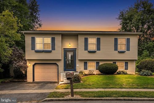8843 Mckinley Ct, HUMMELSTOWN, PA, 17036-9396 | Card Image