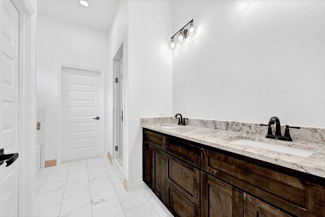 525 Little Spring Ct, House other with 4 bedrooms, 3 bathrooms and 2 parking in Anahuac TX | Image 12