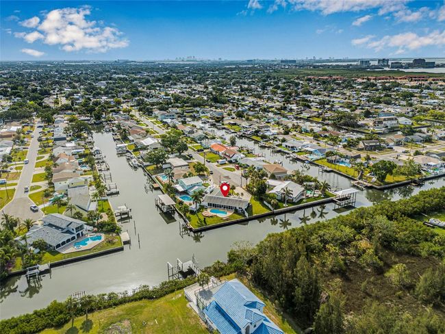 8727 Bay Crest Ln, House other with 3 bedrooms, 2 bathrooms and null parking in TAMPA FL | Image 40
