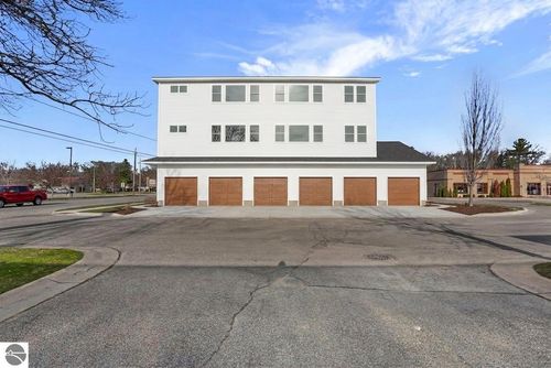 6c-1109 Carver St, Traverse City, MI, 49686-4419 | Card Image