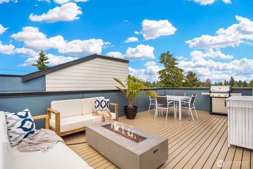 a-919 N 103rd St, Seattle, WA, 98133-9220 | Card Image