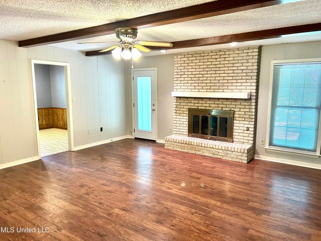 Living Room | Image 8