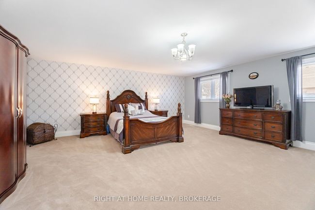 105 Royal Dr West, House other with 6 bedrooms, 5 bathrooms and 4 parking in Brampton ON | Image 20