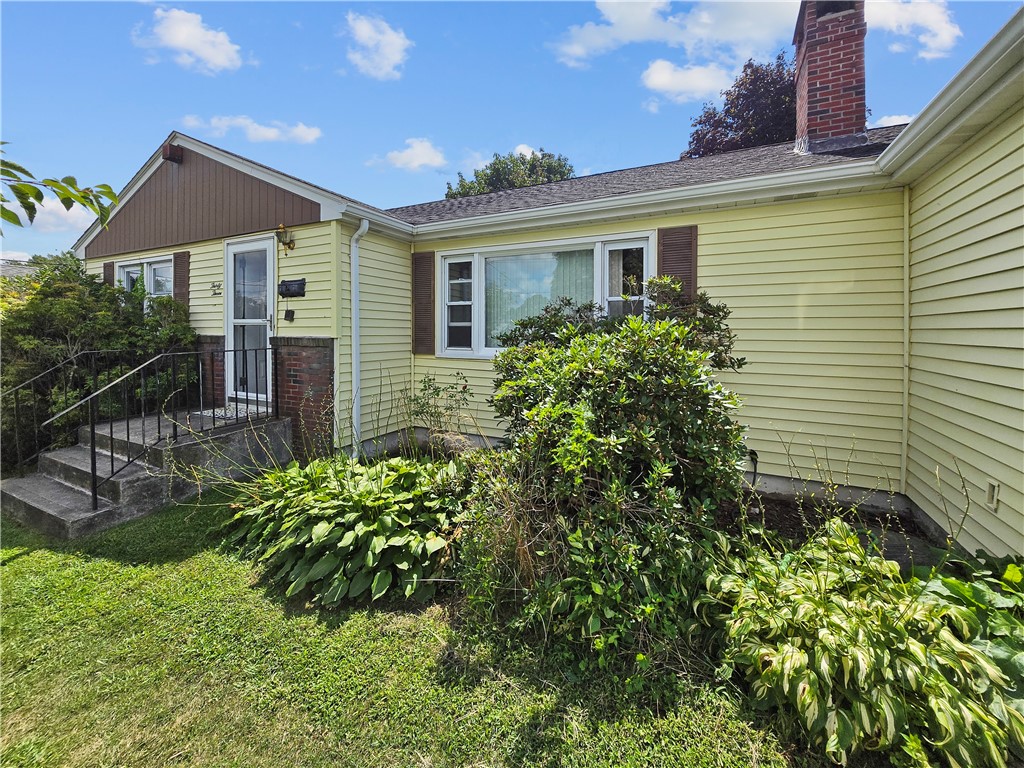 Melton St, Cranston, RI 02920