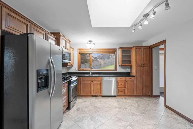 76 Coach Gate Way Sw, House other with 3 bedrooms, 2 bathrooms and 4 parking in Calgary AB | Image 13