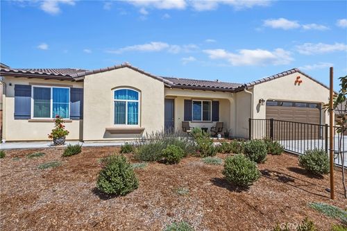 1560 Foothill Dr, Banning, CA, 92220-1132 | Card Image