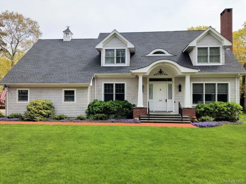 360 Masters Rd, Laurel, NY, 11948-1905 | Card Image