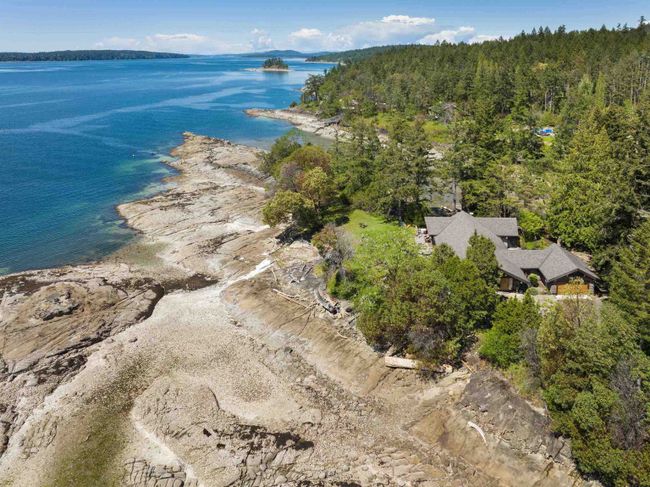 810 Sunset Drive, House other with 4 bedrooms, 4 bathrooms and 2 parking in Salt Spring Island BC | Image 2