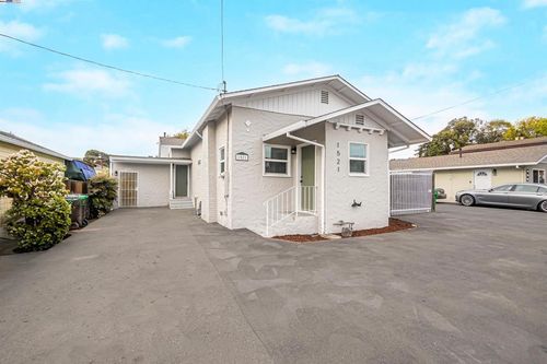 1521 159th Ave, Ashland, CA, 94578-2053 | Card Image