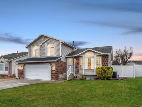 1571 N 160 W, Layton, UT, 84041-5823 | Card Image