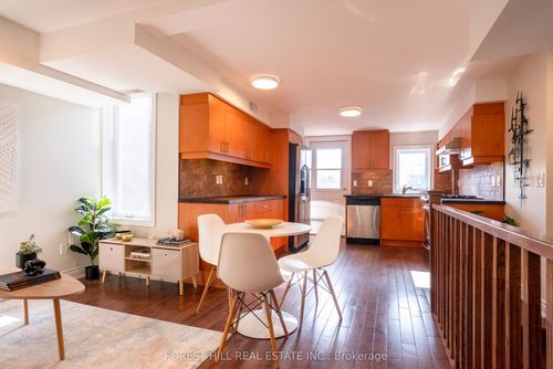 32 Castleton Ave, York, ON, M6N3Z5 | Card Image