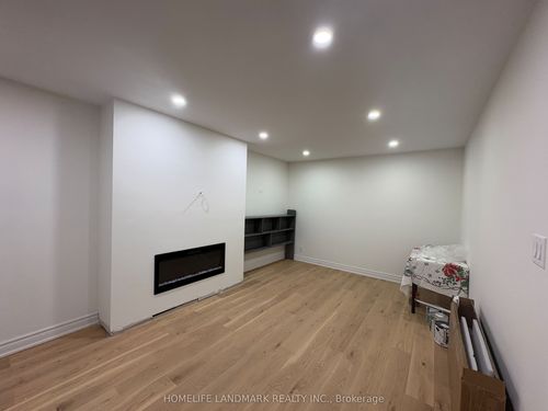 16 Redcastle Cres, Keswick, ON, L4P3M1 | Card Image