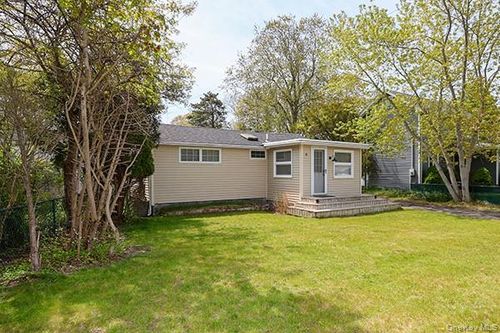14 Lincoln Rd, Hampton Bays, NY, 11946-3017 | Card Image