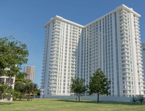 mo-3-231 174th St, Sunny Isles Beach, FL, 33160-3368 | Card Image