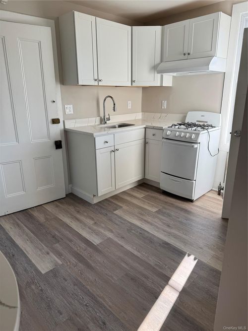 2r-24 Oakland Avenue, Warwick (Town), NY, 10990 | Card Image