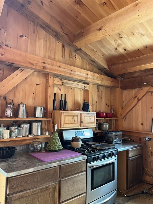 2924 New Duck Pond Rd, Sheffield, VT, 05866-6721 | Card Image